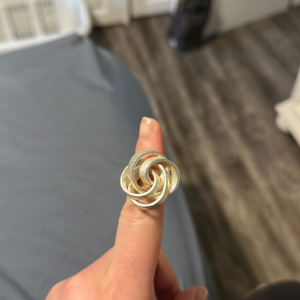Expandable ring